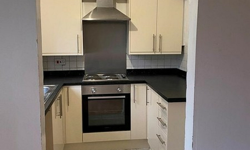 2 Bedroom Flat In Ki...