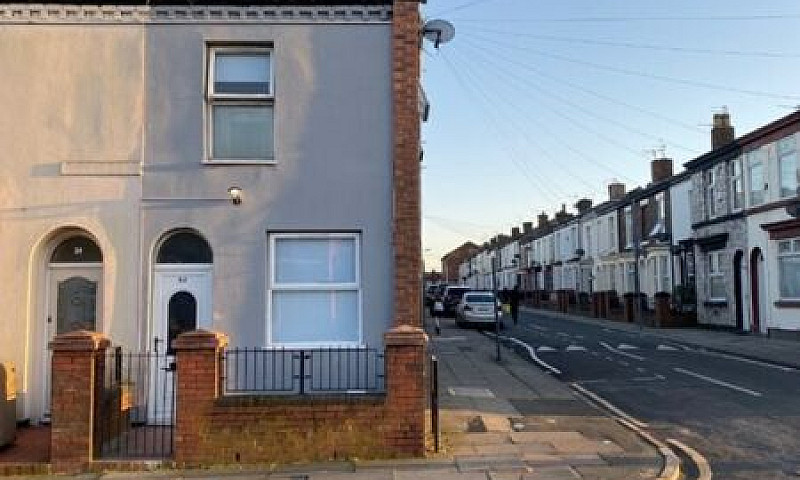 3 Bedroom House In T...