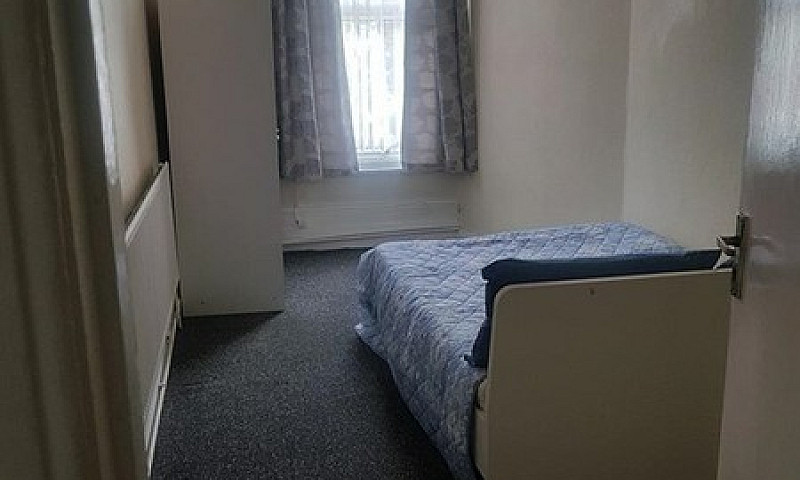 3 Bedroom Flat In Cr...