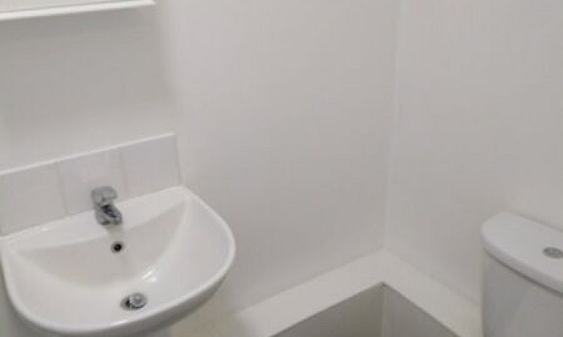 1 Bedroom Flat In An...