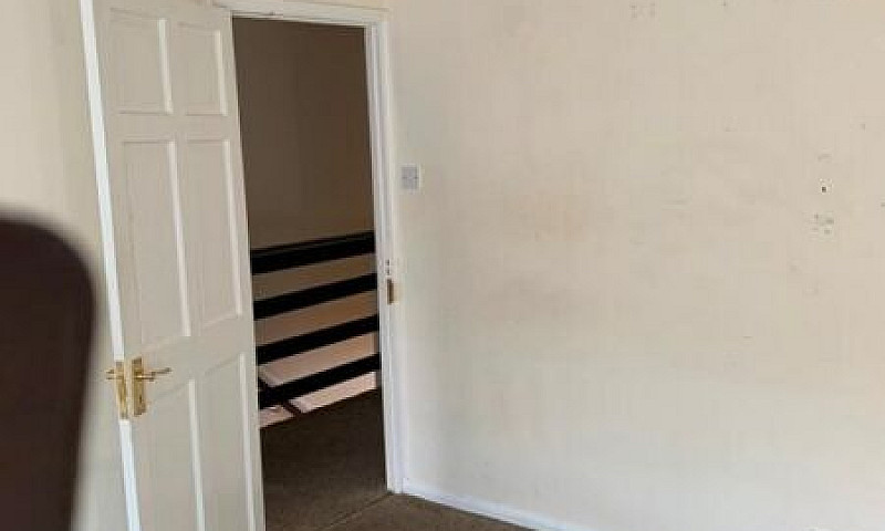 3 Bedroom House In A...