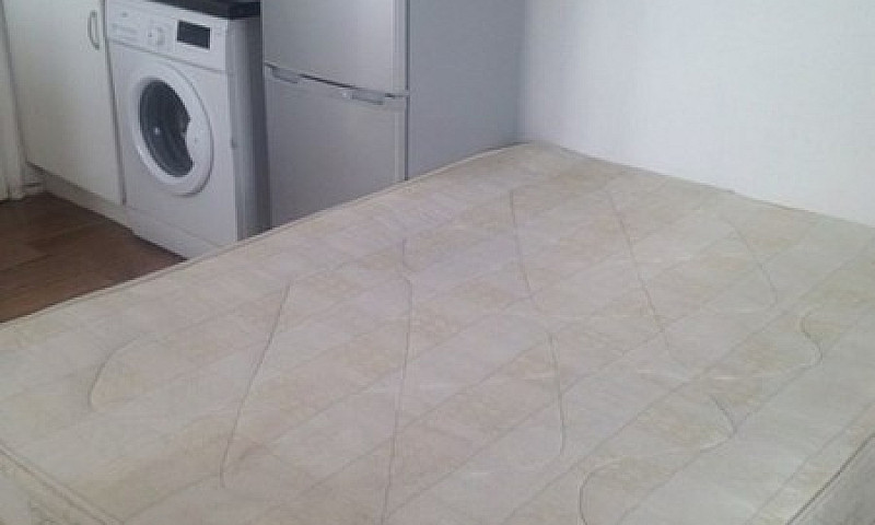 1 Bedroom Flat In Wa...