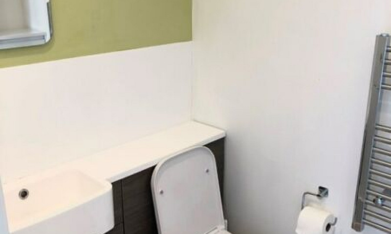 2 Bedroom Flat In Mu...