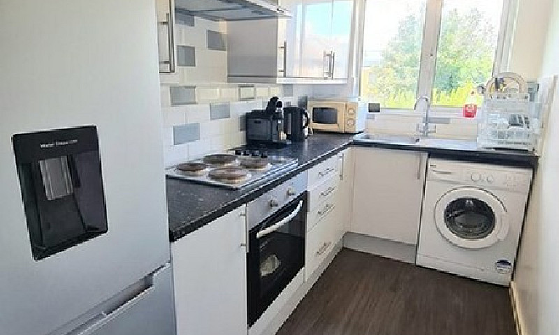 2 Bedroom Flat In Ni...