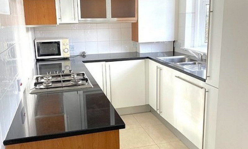 3 Bedroom Flat In We...
