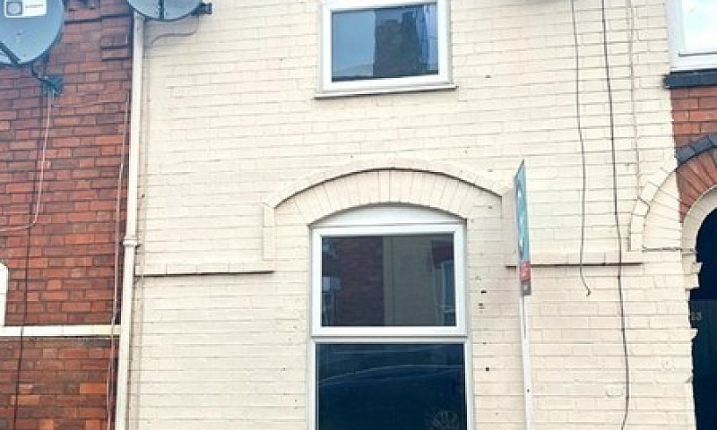 3 Bedroom House In S...