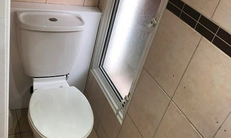 2 Bedroom Flat In Co...