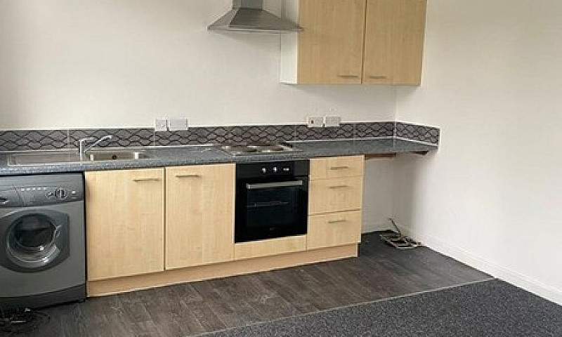 2 Bedroom Flat In Wh...