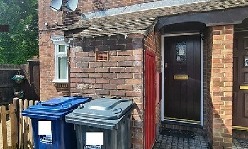 2 Bedroom Flat In Ni...