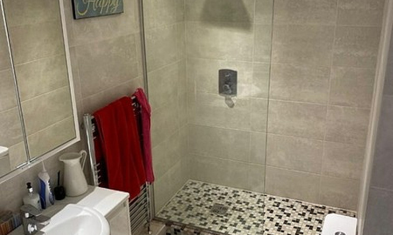 2 Bedroom Flat In Ca...