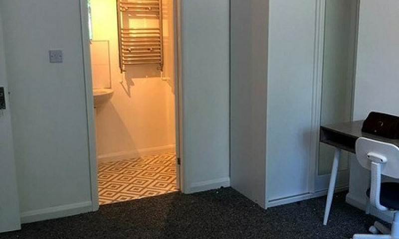 Studio Flat In Tubbe...