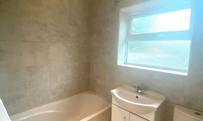 3 Bedroom House In S...