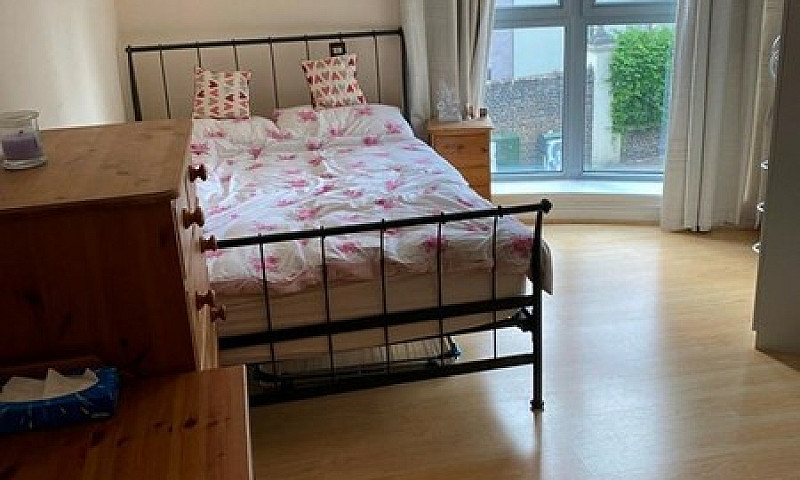 2 Bedroom Flat In Ba...