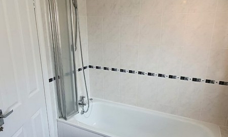 2 Bedroom Flat In Wh...
