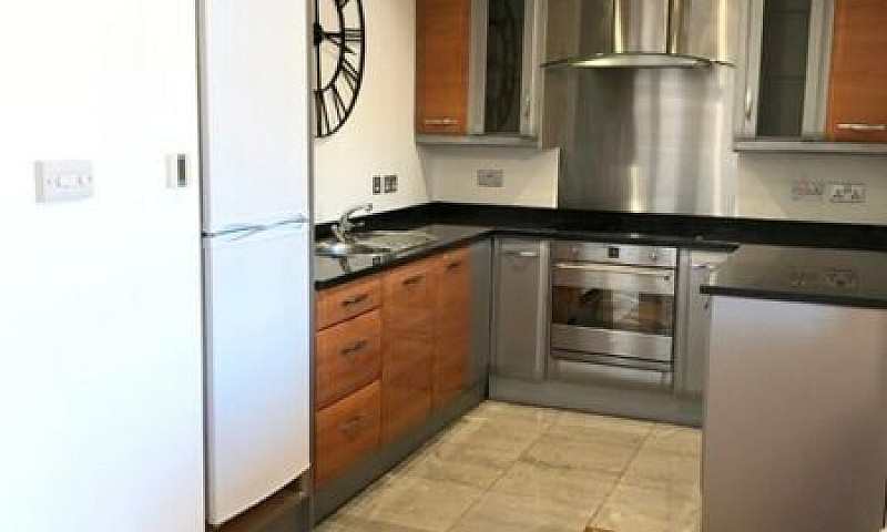 2 Bedroom Flat In Mu...