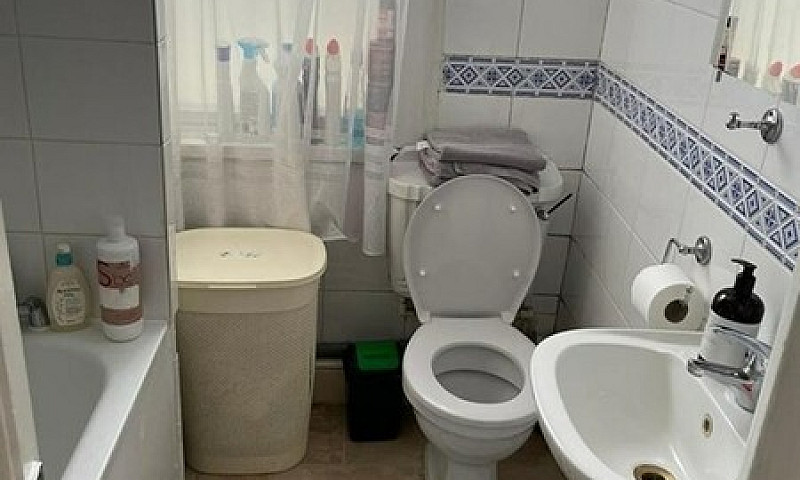 3 Bedroom Flat In Wi...