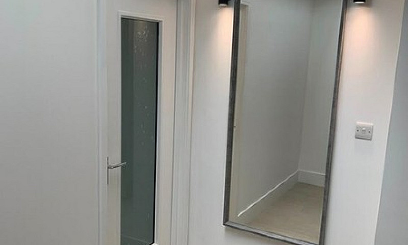 2 Bedroom Flat In Gr...