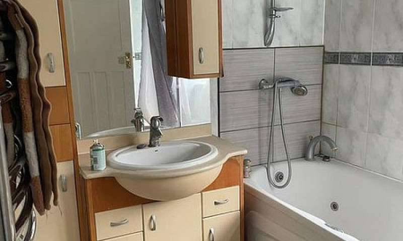 4 Bedroom House In C...