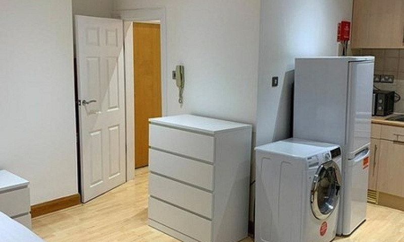 Studio Flat In Baron...