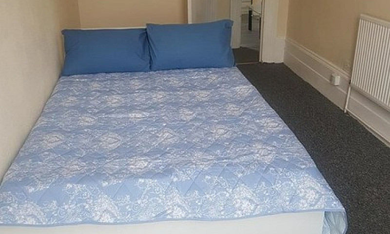 3 Bedroom Flat In Cr...