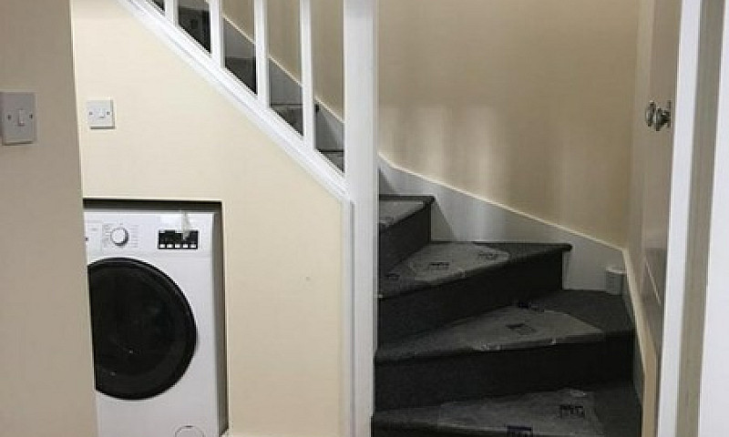 3 Bedroom Flat In Sa...
