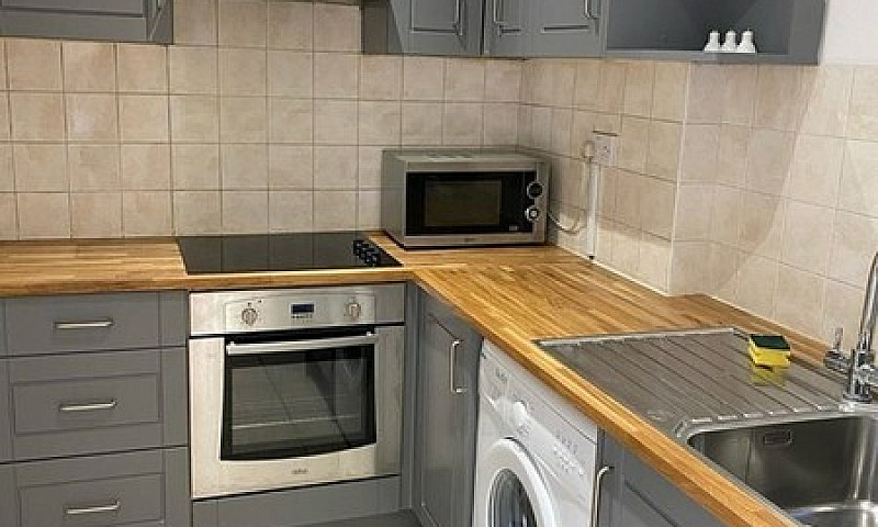 1 Bedroom Flat In Pe...