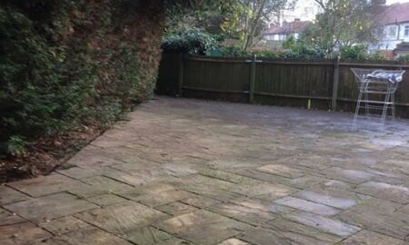 2 Bedroom Flat In Gr...