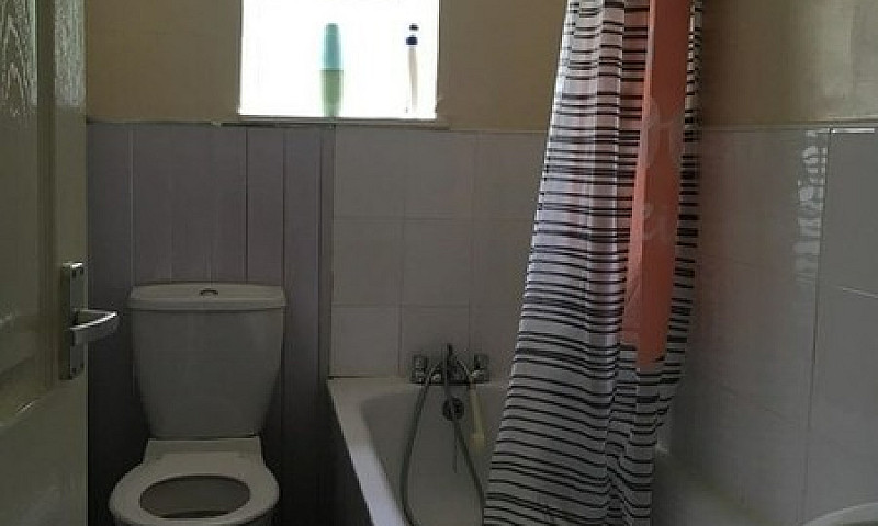 1 Bedroom Flat In Lo...