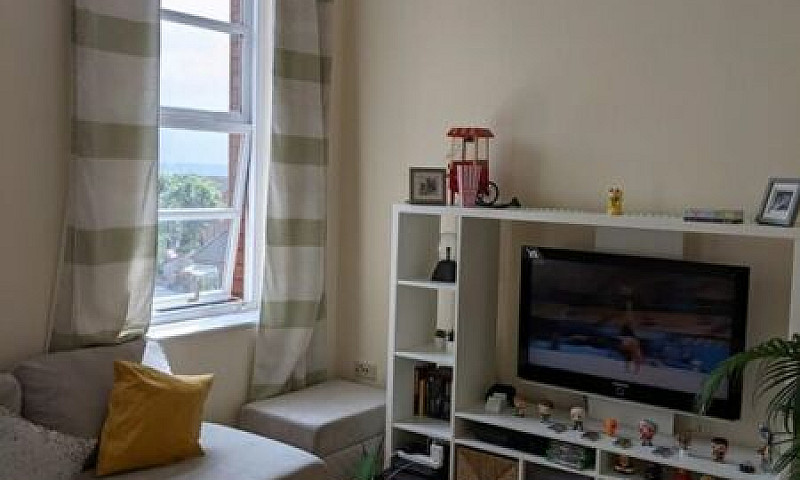 2 Bedroom Flat In Ni...