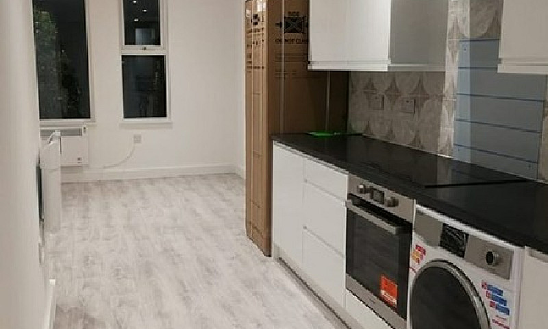 4 Bedroom Flat In Ce...
