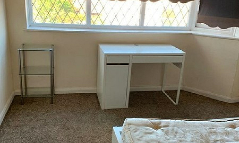 3 Bedroom House In A...
