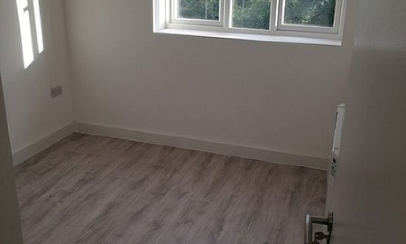 4 Bedroom Flat In Ce...