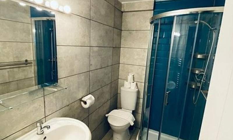 Studio Flat In Floor...