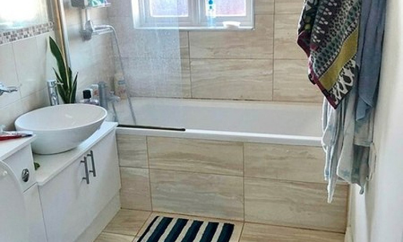 2 Bedroom Flat In As...