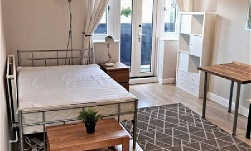 3 Bedroom Flat In Wi...