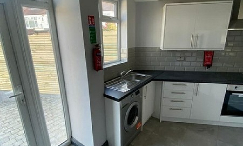 1 Bedroom In Munster...