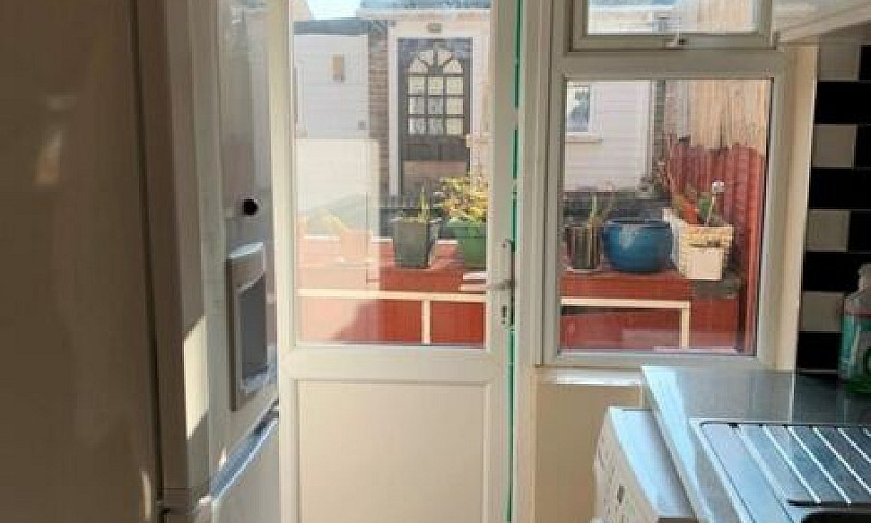3 Bedroom House In A...