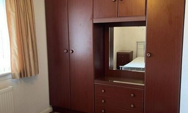 1 Bedroom Flat In Go...