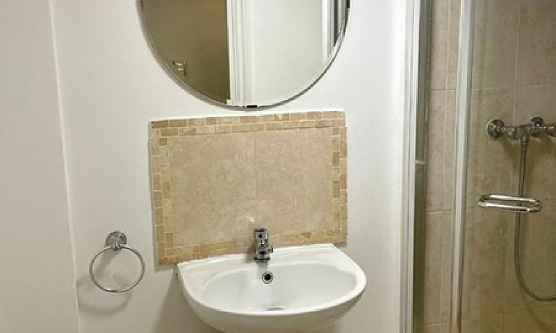 1 Bedroom Flat In Le...