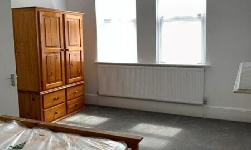 5 Bedroom House In S...
