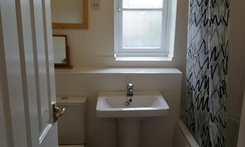 1 Bedroom Flat In Wh...
