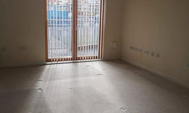 2 Bedroom Flat In Ci...