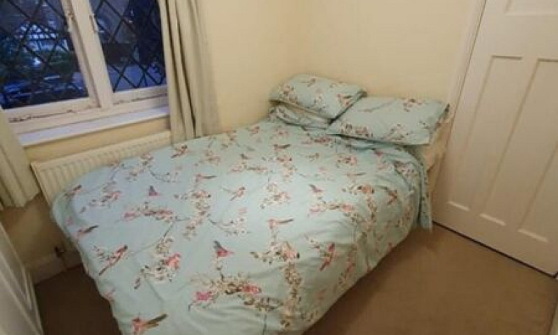 1 Bedroom In Vale La...