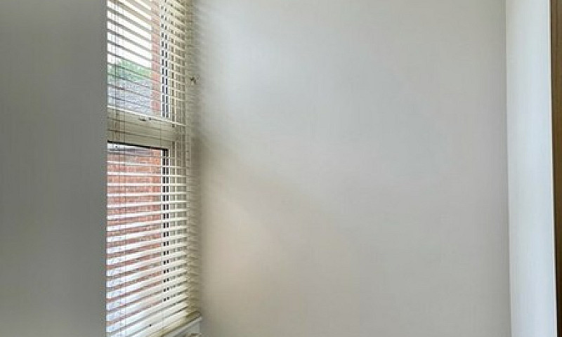 2 Bedroom Flat In An...
