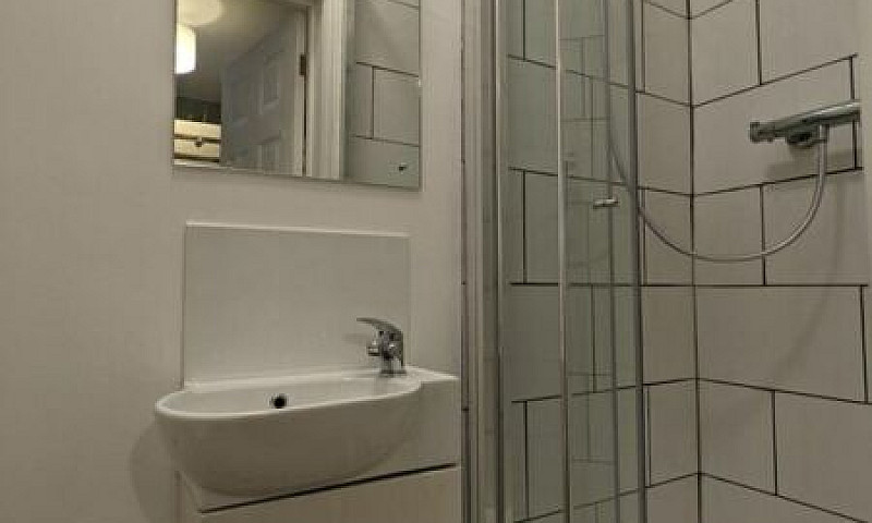 Studio Flat In Drayt...