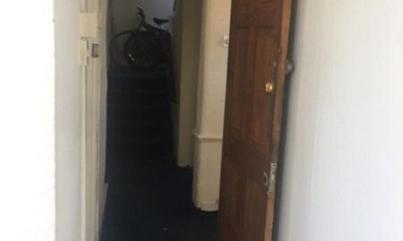 1 Bedroom Flat In Hi...