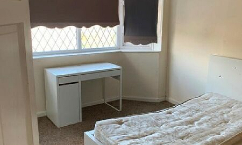 3 Bedroom House In A...