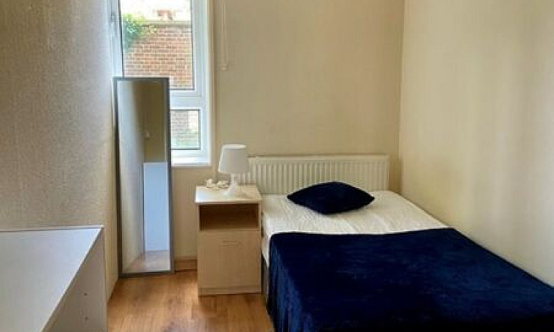 4 Bedroom Flat In Hi...