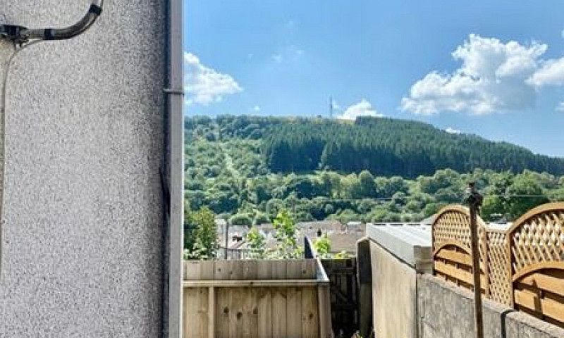 1 Bedroom Flat In Ll...