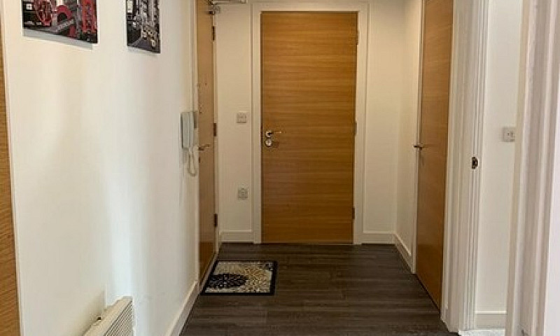 2 Bedroom Flat In Ca...